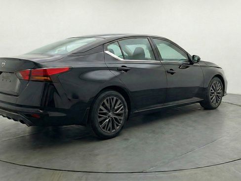Used 2025 Nissan Altima 2.5 SV FWD image 9