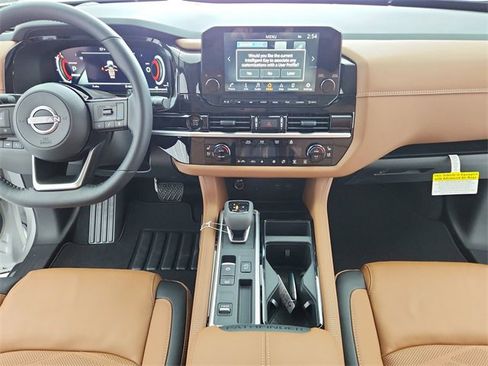 Used 2025 Nissan Pathfinder Platinum w/ Black Appearance Package image 28