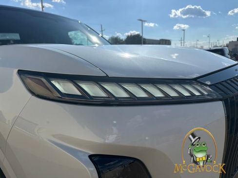 Used 2026 INFINITI QX80 Autograph w/ Premium Cargo Package image 8