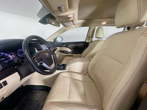 Used 2019 Toyota Highlander Limited Platinum FWD image 20