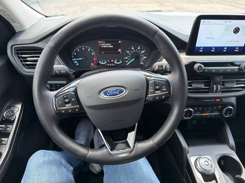 Used 2022 Ford Escape SEL FWD image 16