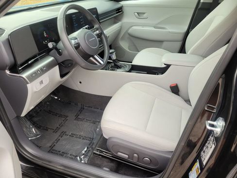 Used 2025 Hyundai Kona SEL FWD image 2