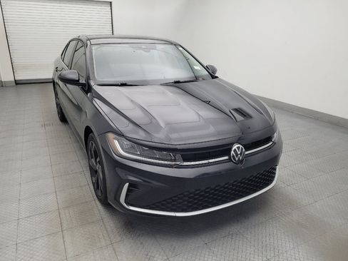 Used 2025 Volkswagen Jetta SE FWD image 14