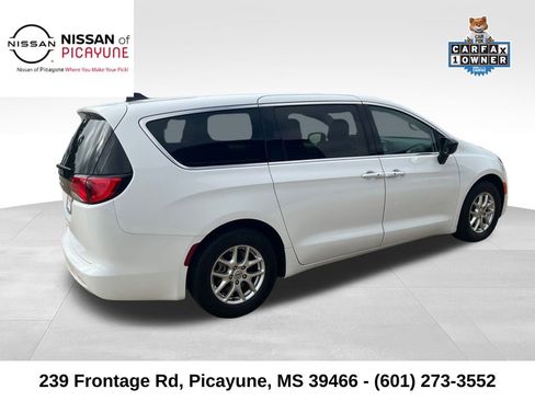 Used 2024 Chrysler Voyager LX image 6