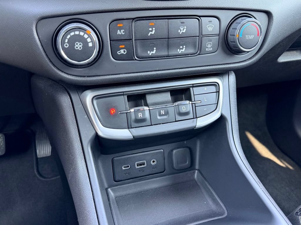 Used 2024 GMC Terrain SLE FWD image 29