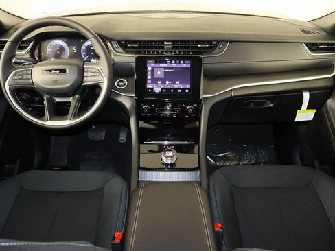 New 2025 Jeep Grand Cherokee Laredo image 14