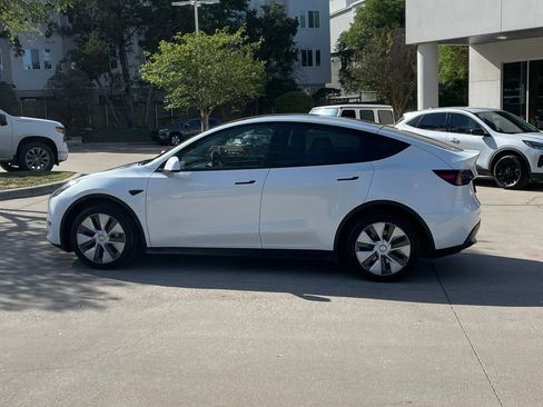 Used 2023 Tesla Model Y Long Range image 3
