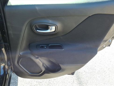 Used 2021 Jeep Renegade Latitude w/ Convenience Group image 17