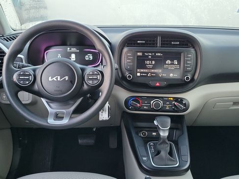 Used 2025 Kia Soul LX image 6