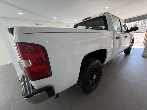 Used 2011 Chevrolet Silverado 1500 W/T RWD image 9
