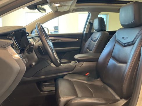 Used 2017 Cadillac XT5 Premium Luxury image 12