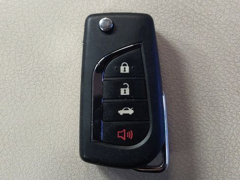 Used 2022 Toyota Camry LE FWD image 32