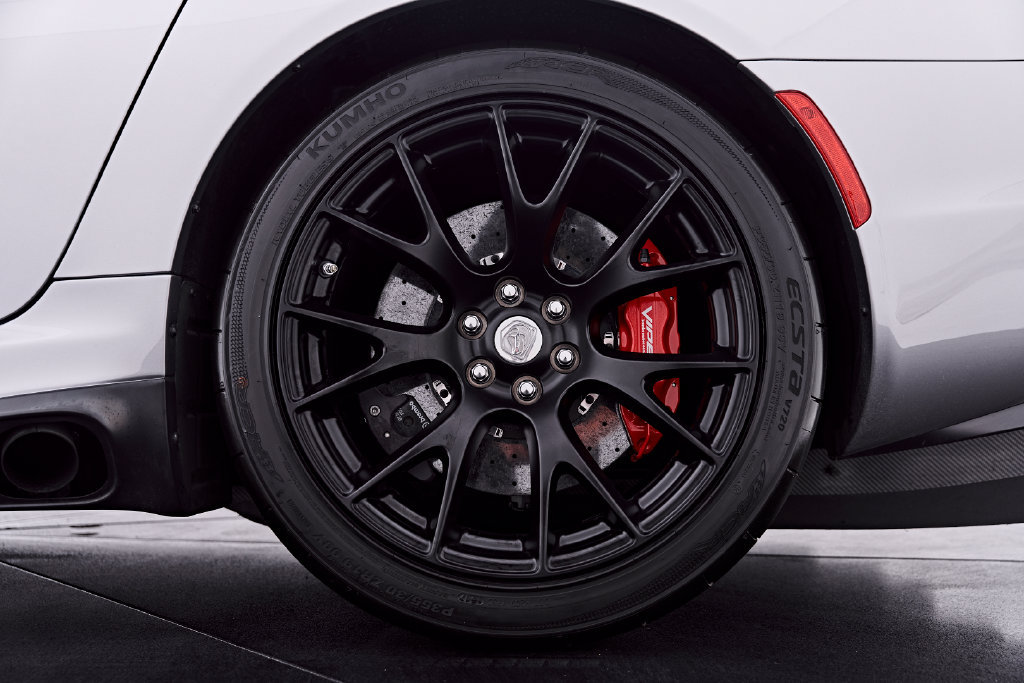 Used 2016 Dodge Viper ACR w/ Extreme Aero Package RWD image 46
