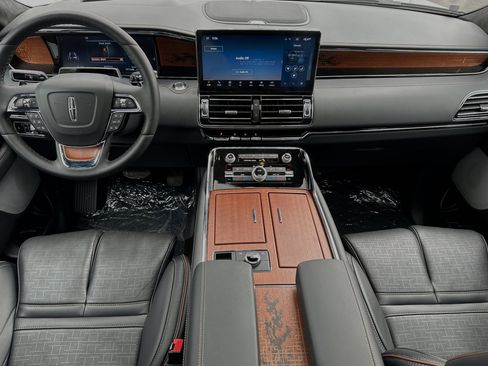 New 2024 Lincoln Navigator Black Label image 9