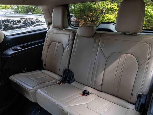 Used 2023 Ford Expedition Limited image 25