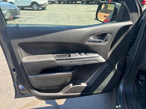 Used 2017 Chevrolet Colorado LT w/ LT Convenience Package AWD/4WD image 11
