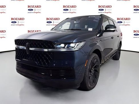 New 2025 Lincoln Navigator L Reserve w/ Jet Appearance Package AWD/4WD image 3