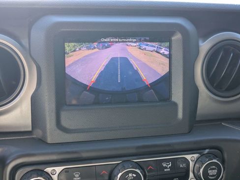Used 2018 Jeep Wrangler Unlimited Sport S AWD/4WD image 21