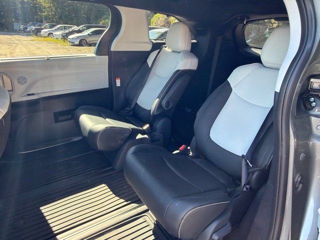Used 2026 Toyota Sienna XSE FWD image 23