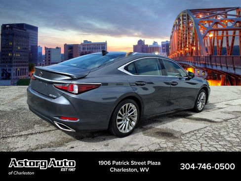 Used 2022 Lexus ES 350 Ultra Luxury w/ Accessory Package 2 image 3