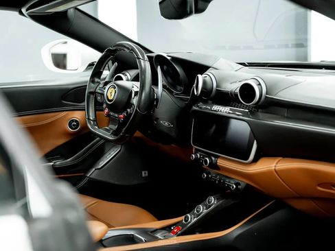 Used 2020 Ferrari Portofino RWD image 10