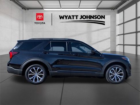 Used 2025 Ford Explorer ST-Line image 6