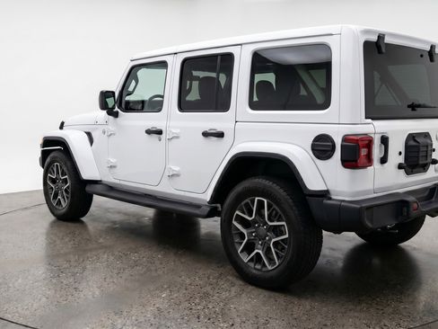 Used 2025 Jeep Wrangler Unlimited Sahara AWD/4WD image 6