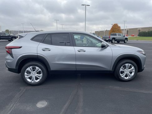 Certified 2025 Chevrolet Trax LS image 11