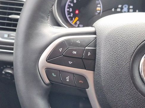 Used 2018 Jeep Grand Cherokee Limited image 29