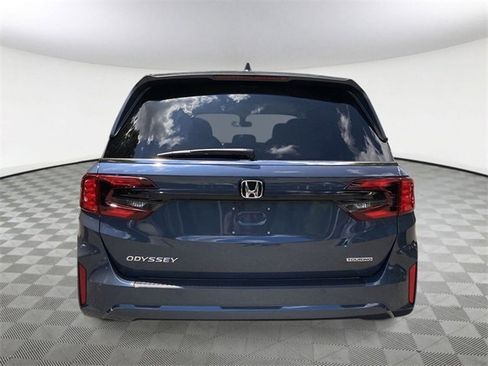 New 2026 Honda Odyssey Touring image 4