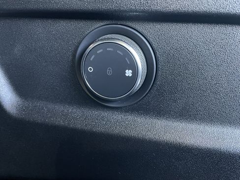 Certified 2025 Land Rover Defender 110 image 38