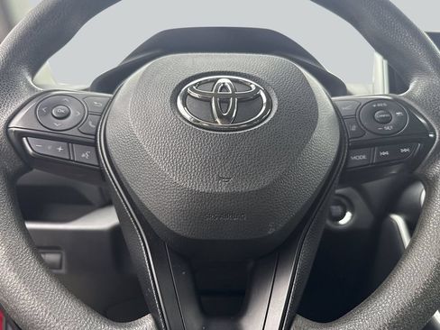 Used 2025 Toyota RAV4 XLE AWD/4WD image 11