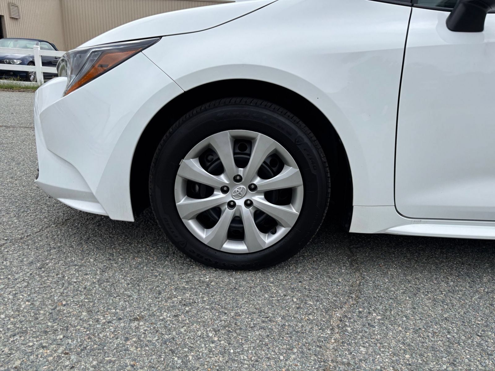 Used 2025 Toyota Corolla LE FWD image 27