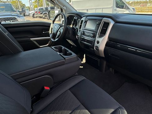 Used 2019 Nissan Titan SV image 24