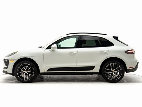 Used 2025 Porsche Macan image 2