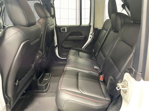 Used 2024 Jeep Wrangler Unlimited Rubicon w/ Technology Group image 10