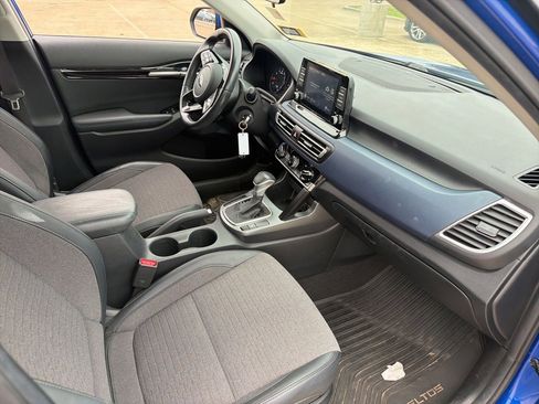 Used 2021 Kia Seltos S FWD image 16