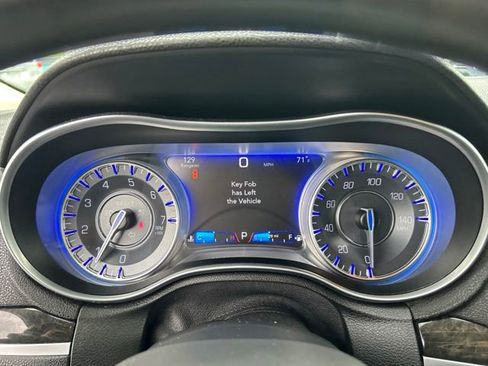 Used 2016 Chrysler 300 C RWD image 21
