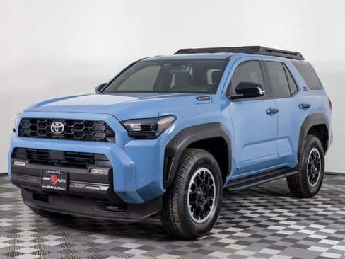 Used 2025 Toyota 4Runner TRD Off-Road image 2