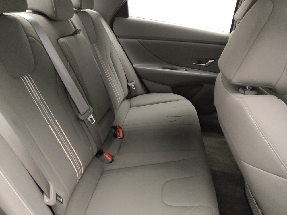 Used 2025 Hyundai Elantra SEL FWD image 19