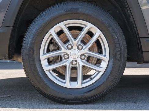 Used 2023 Jeep Grand Cherokee L Laredo AWD/4WD image 22