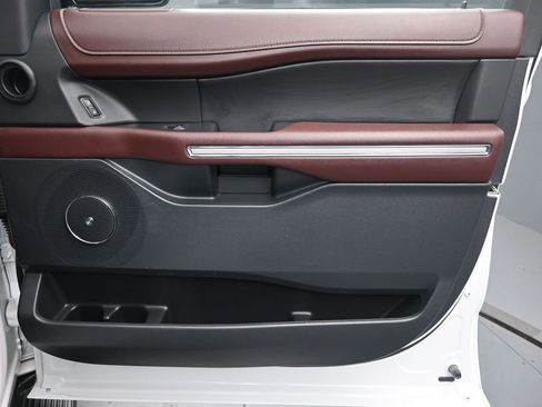 Used 2024 Ford Expedition Limited image 31