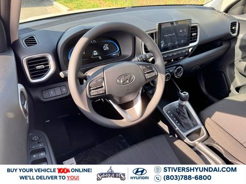 Certified 2025 Hyundai Venue SE image 2
