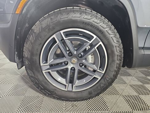 Used 2025 Rivian R1T Adventure image 9