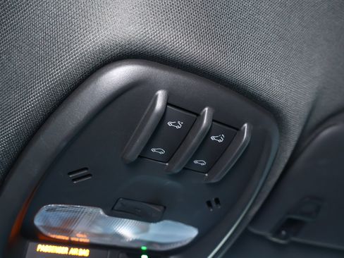 Used 2024 Chevrolet Trax RS w/ Sunroof Package FWD image 18