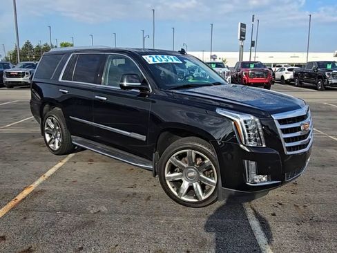 Used 2016 Cadillac Escalade Luxury AWD/4WD image 2