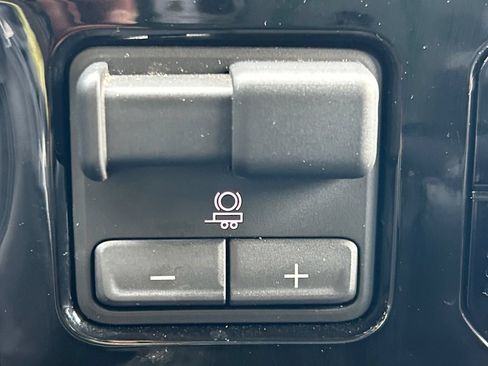 Used 2026 GMC Sierra 1500 SLT AWD/4WD image 16