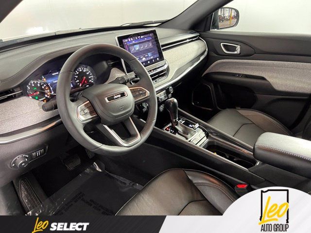 Used 2023 Jeep Compass Latitude w/ Sun and Sound Group AWD/4WD image 12