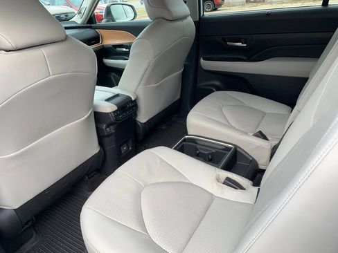 Used 2024 Toyota Grand Highlander Platinum image 14