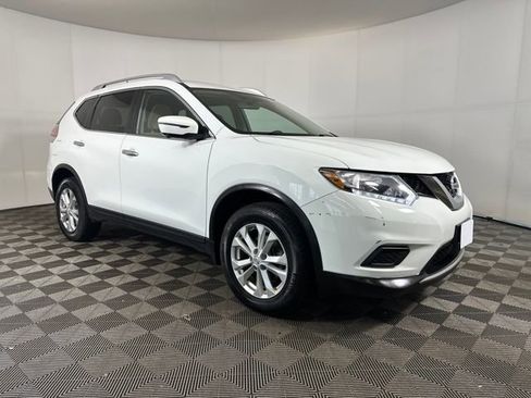 Used 2016 Nissan Rogue SV w/ SV Premium Package image 2